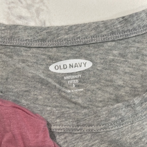 Maternity top bundle - Picture 3 of 5